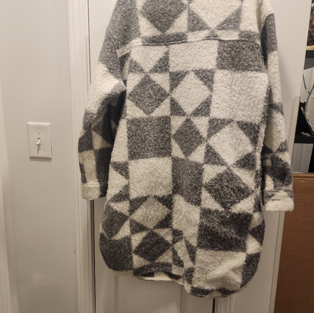 Shacket - Picture 3 of 4